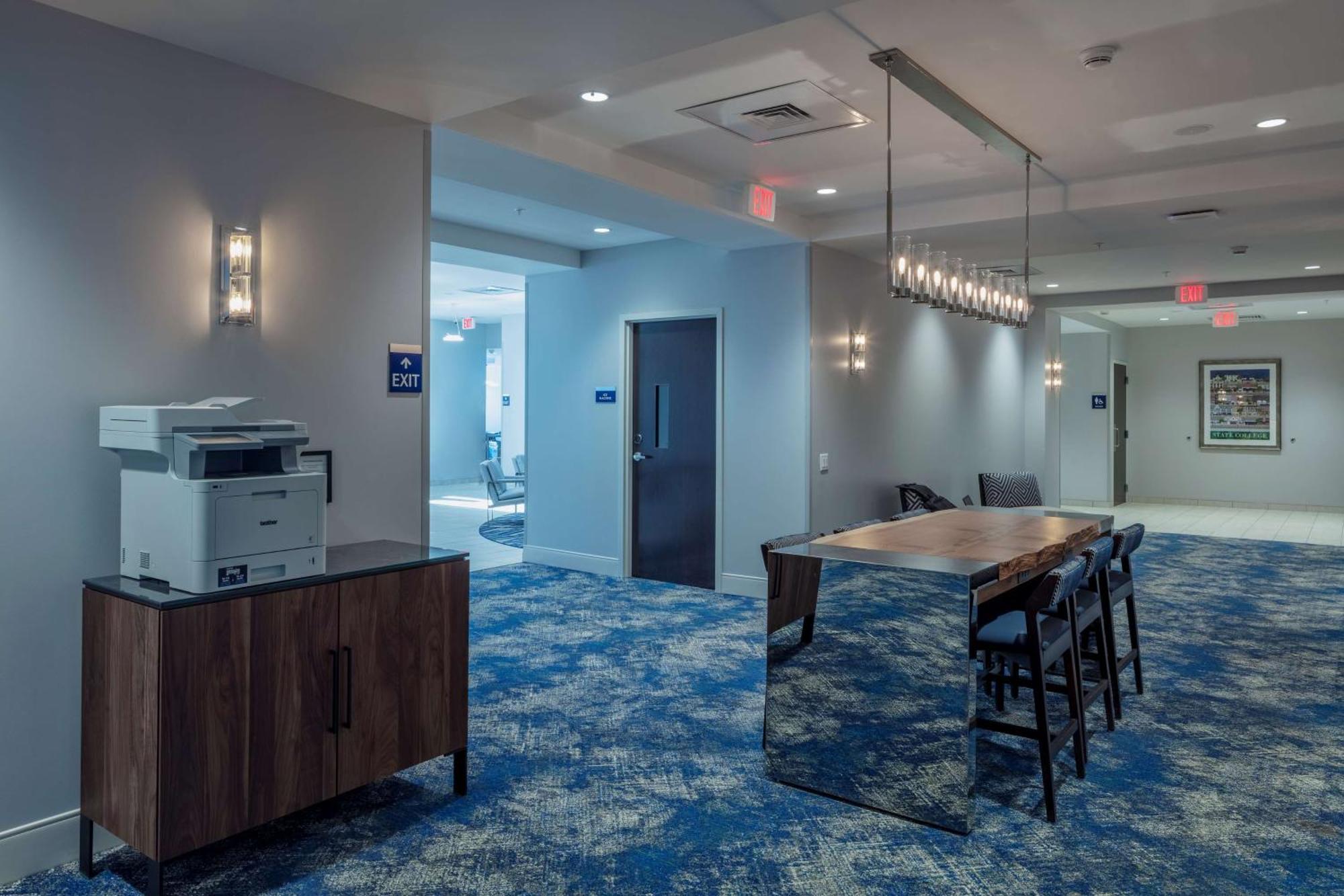 Scholar State College, Tapestry Collection By Hilton Hotel Екстериор снимка